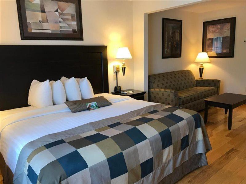 Wingate By Wyndham Lagrange Hotell Eksteriør bilde