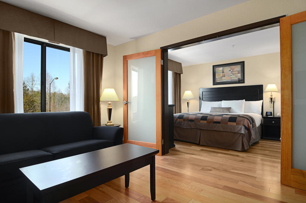 Wingate By Wyndham Lagrange Hotell Eksteriør bilde