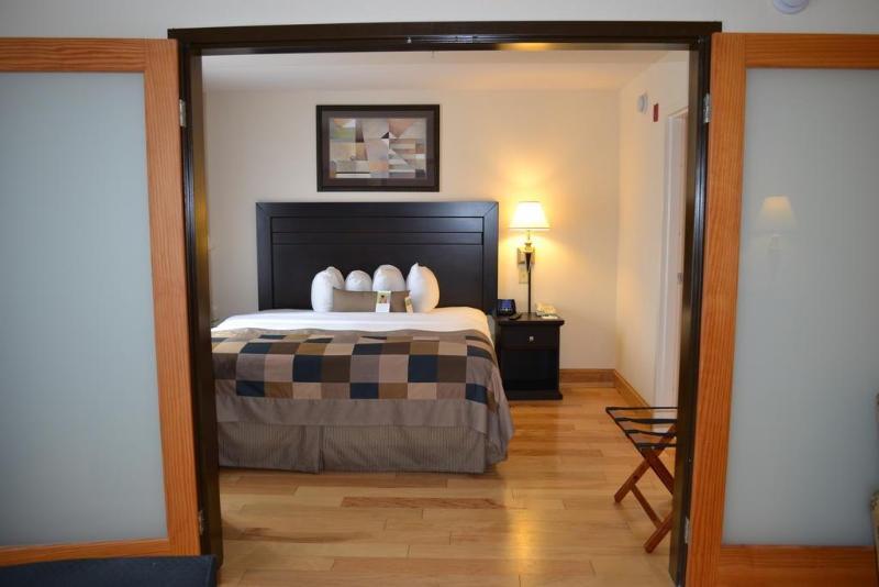 Wingate By Wyndham Lagrange Hotell Eksteriør bilde