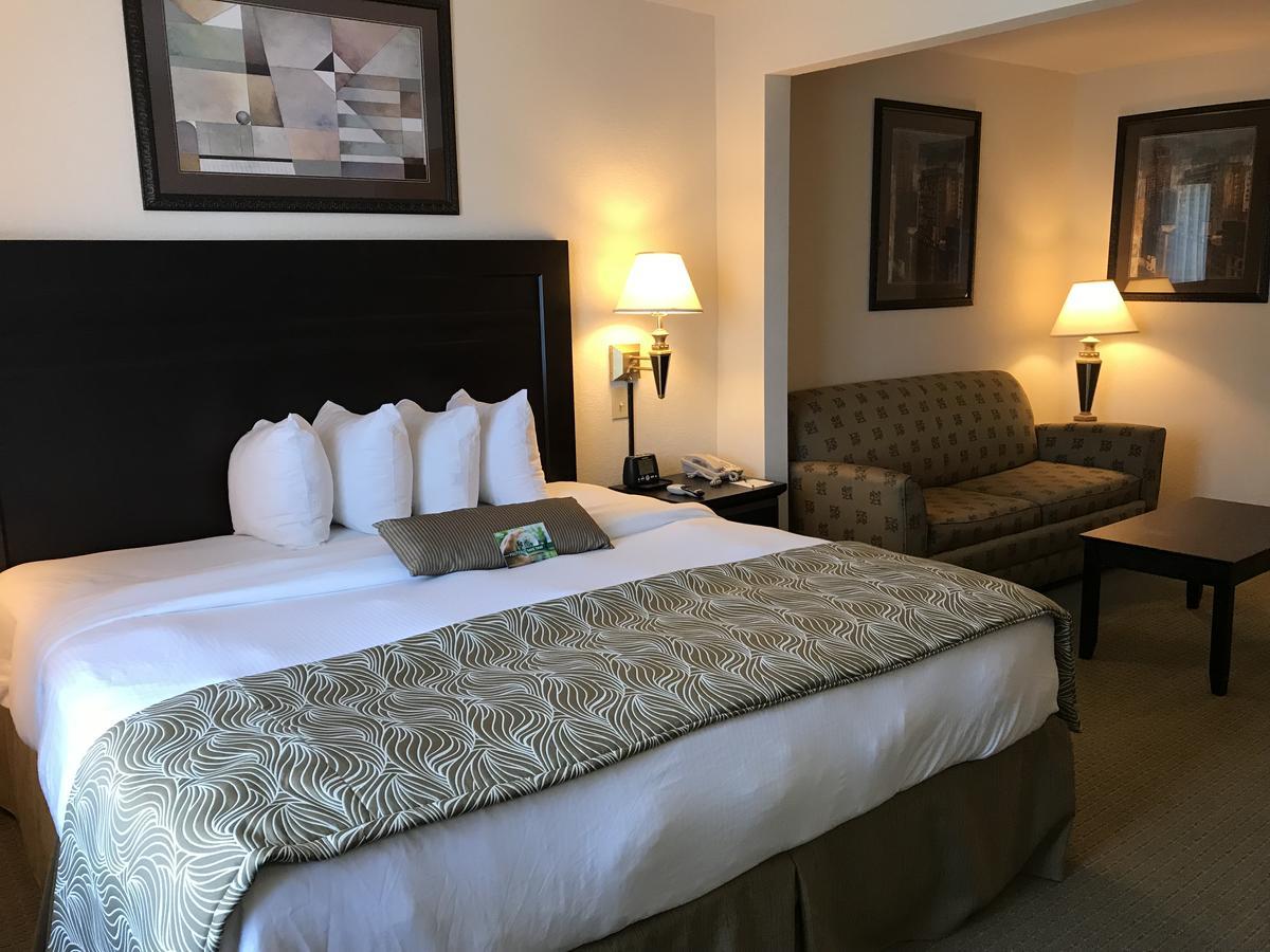 Wingate By Wyndham Lagrange Hotell Eksteriør bilde