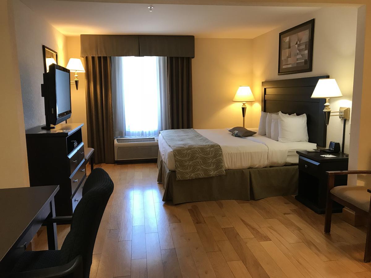 Wingate By Wyndham Lagrange Hotell Eksteriør bilde