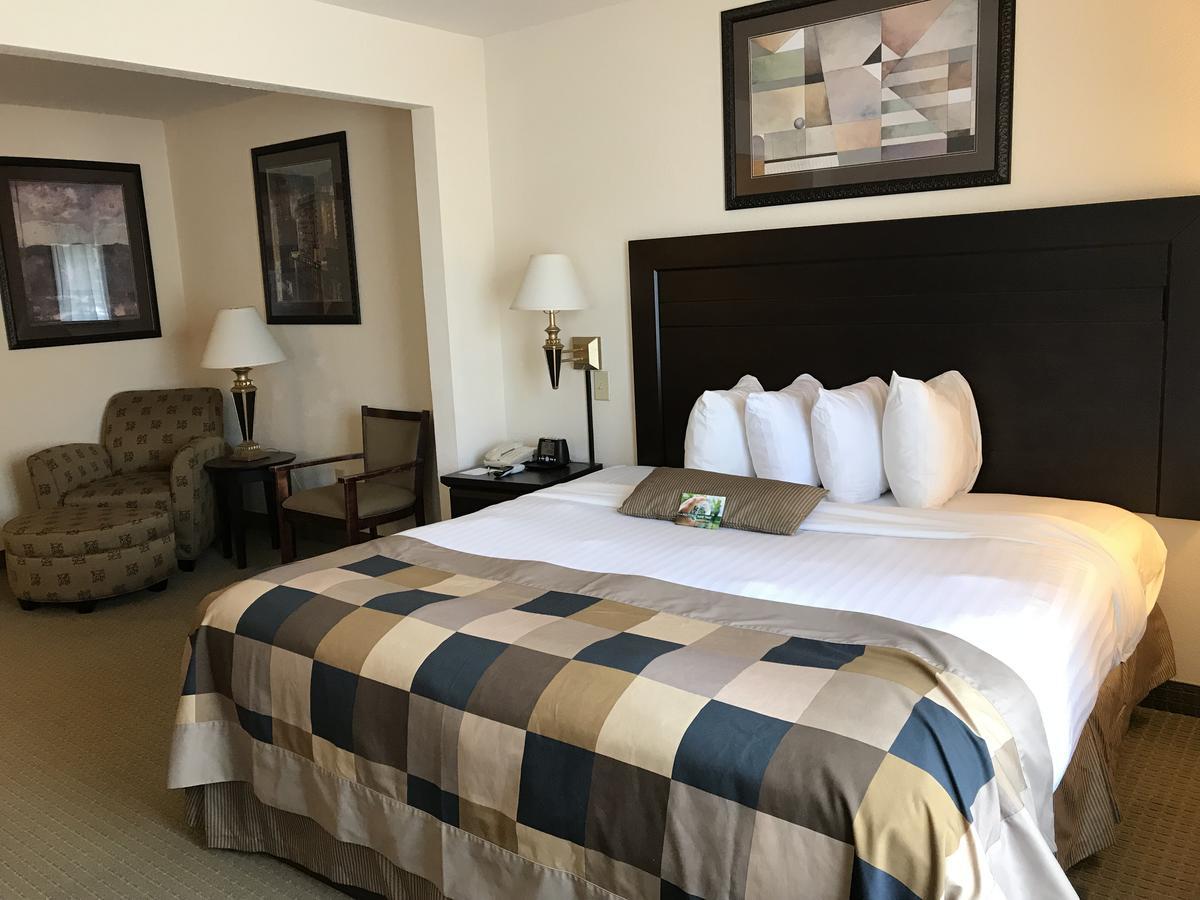 Wingate By Wyndham Lagrange Hotell Eksteriør bilde