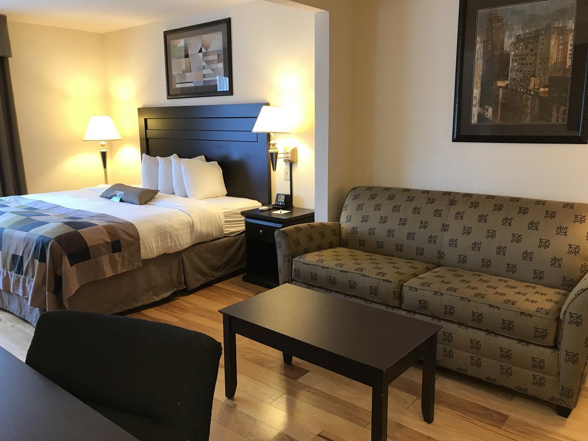 Wingate By Wyndham Lagrange Hotell Eksteriør bilde